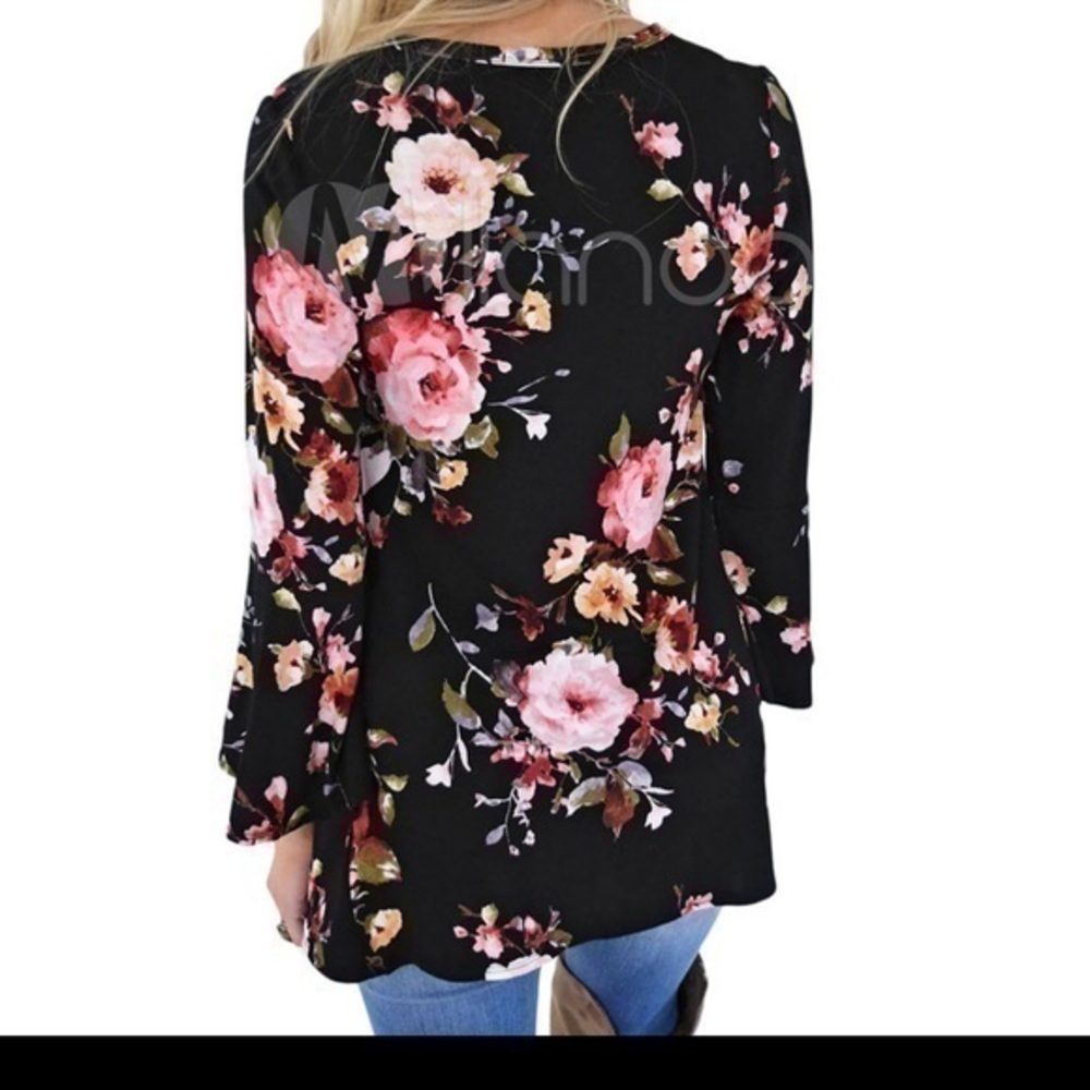 Women Floral Top Long Black Bell Sleeve V Neck T Shirt  new no tags XL